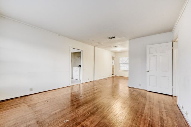 5833 E Mockingbird Lane, Dallas, TX 75206