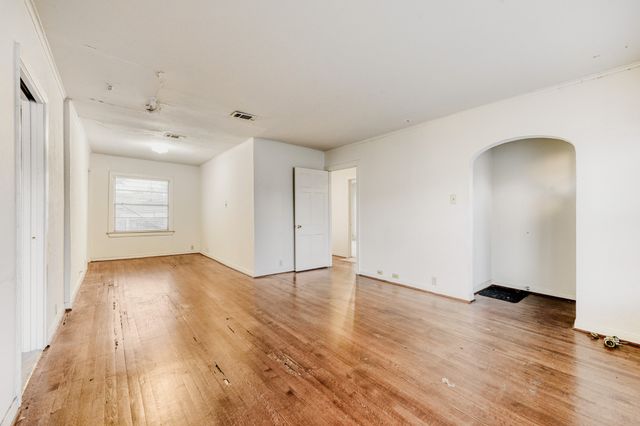 5833 E Mockingbird Lane, Dallas, TX 75206