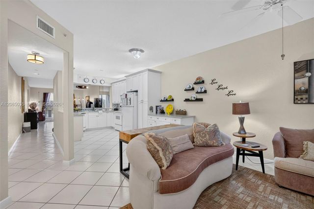 7727 Southampton Terrace 310, Tamarac, FL 33321