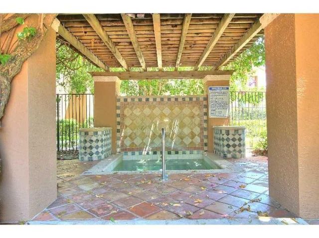 4820 N State Road 7 203, Coconut Creek, FL 33073