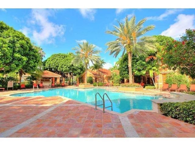 4820 N State Road 7 203, Coconut Creek, FL 33073