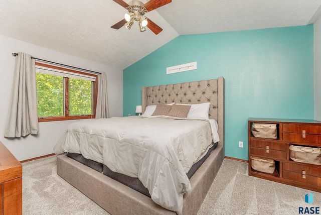 820 E Heatherwood Cir, Brandon, SD 57005