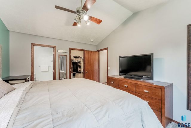 820 E Heatherwood Cir, Brandon, SD 57005