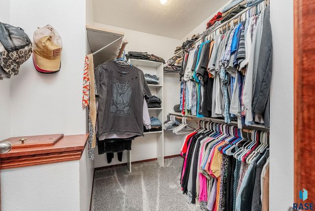 820 E Heatherwood Cir, Brandon, SD 57005