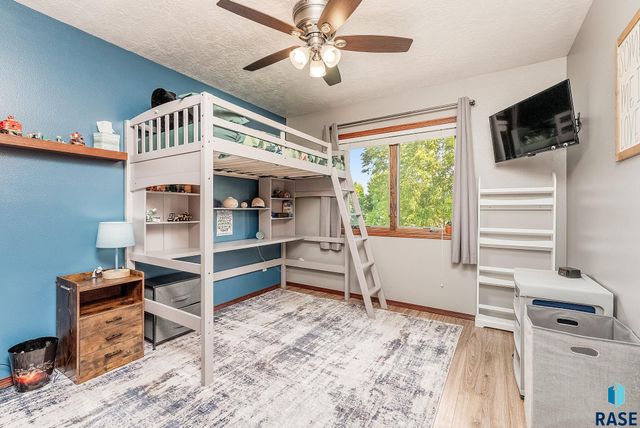 820 E Heatherwood Cir, Brandon, SD 57005