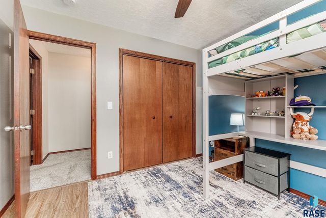 820 E Heatherwood Cir, Brandon, SD 57005