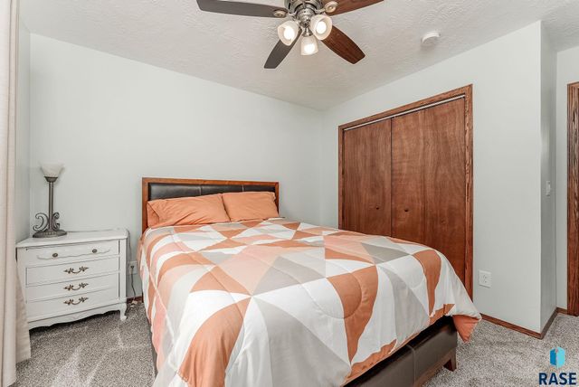 820 E Heatherwood Cir, Brandon, SD 57005