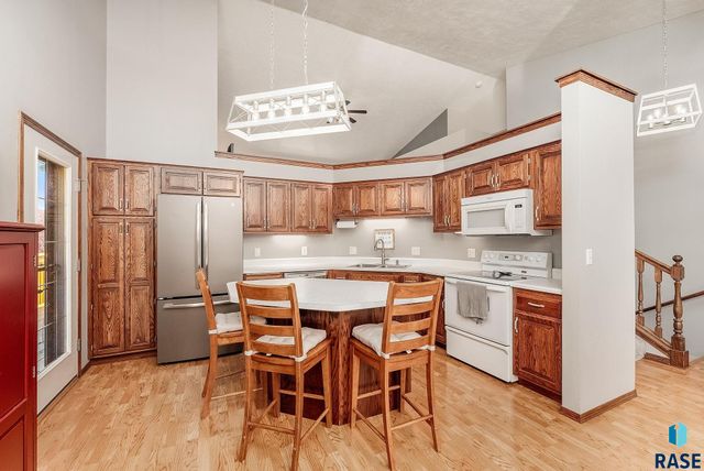 820 E Heatherwood Cir, Brandon, SD 57005
