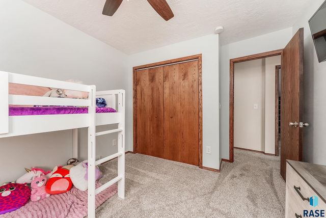 820 E Heatherwood Cir, Brandon, SD 57005