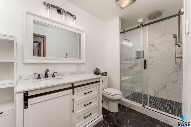 820 E Heatherwood Cir, Brandon, SD 57005