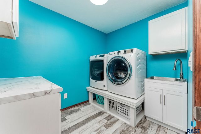 820 E Heatherwood Cir, Brandon, SD 57005