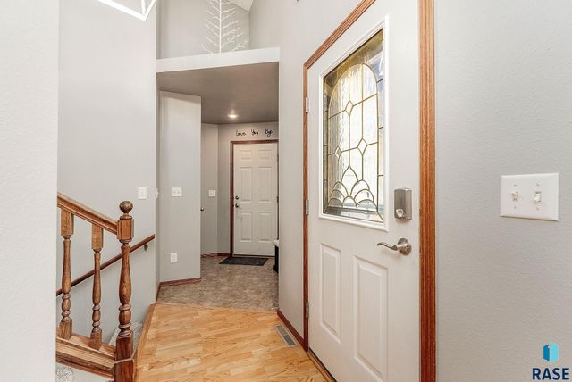 820 E Heatherwood Cir, Brandon, SD 57005