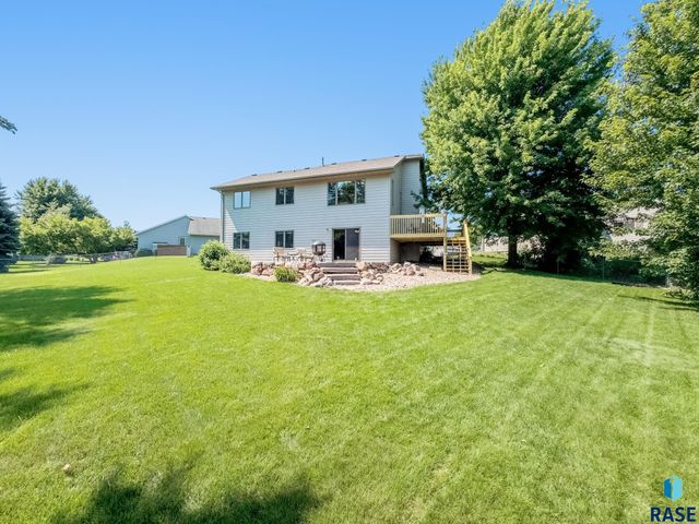 820 E Heatherwood Cir, Brandon, SD 57005