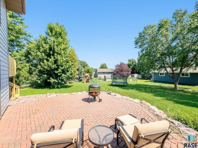 820 E Heatherwood Cir, Brandon, SD 57005