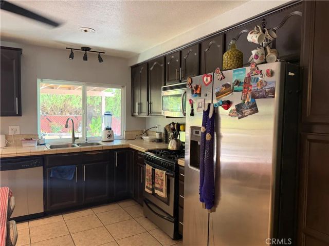 223 Glenmont Court, Hemet, CA 92544