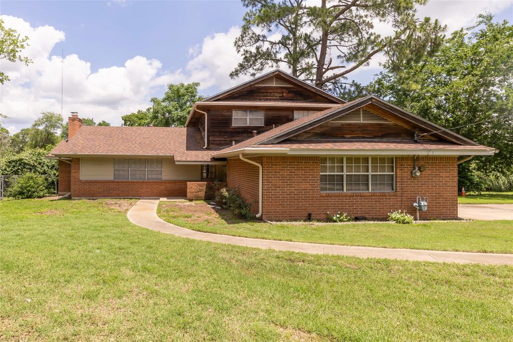 910 Briar Cliff Drive, Bryan, TX 77802