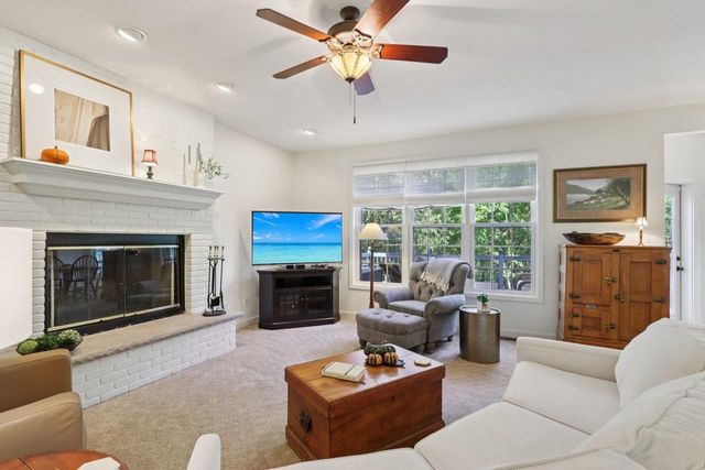 602 Woodhaven Court, Cambridge, WI 53523