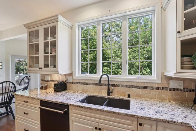 602 Woodhaven Court, Cambridge, WI 53523