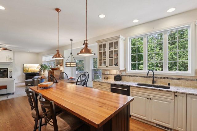 602 Woodhaven Court, Cambridge, WI 53523