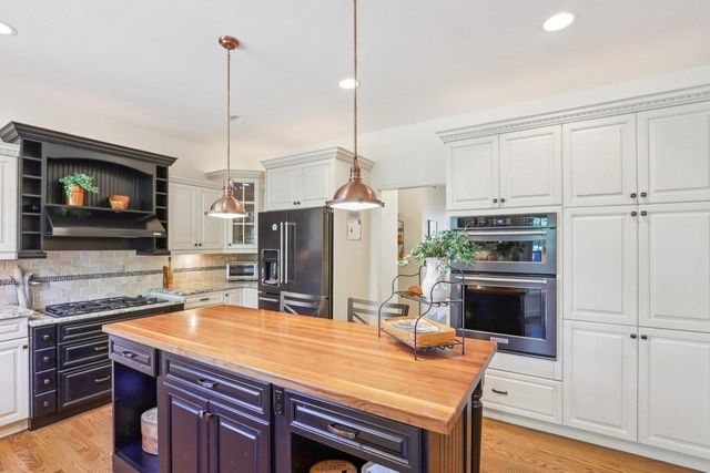 602 Woodhaven Court, Cambridge, WI 53523