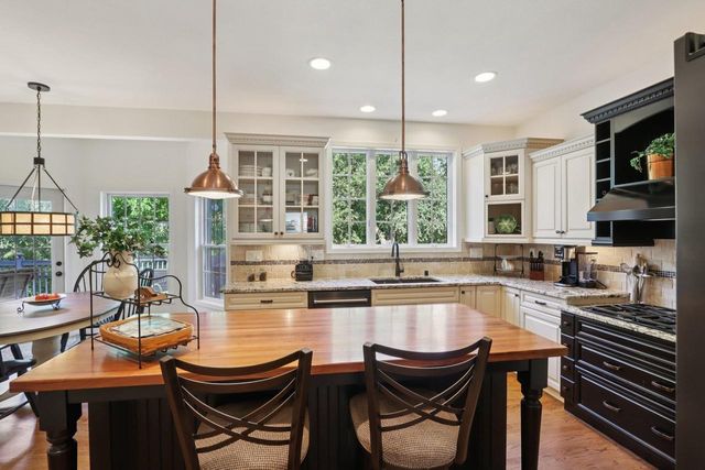 602 Woodhaven Court, Cambridge, WI 53523