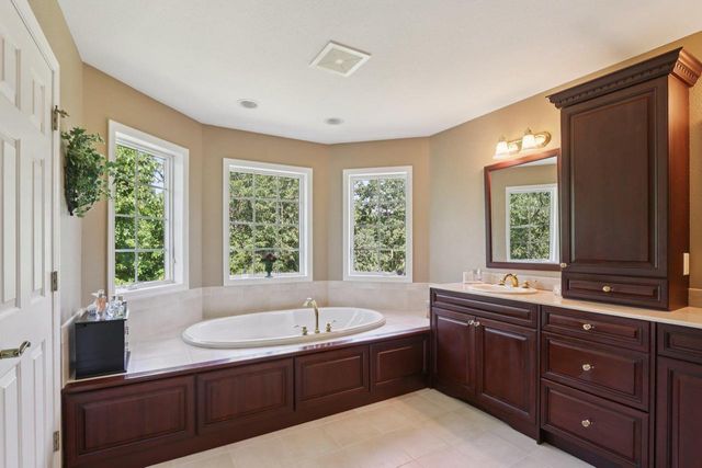 602 Woodhaven Court, Cambridge, WI 53523