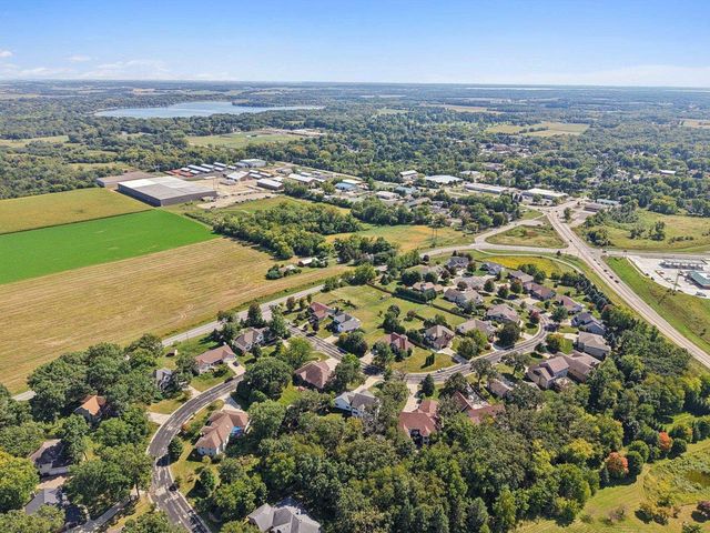 602 Woodhaven Court, Cambridge, WI 53523