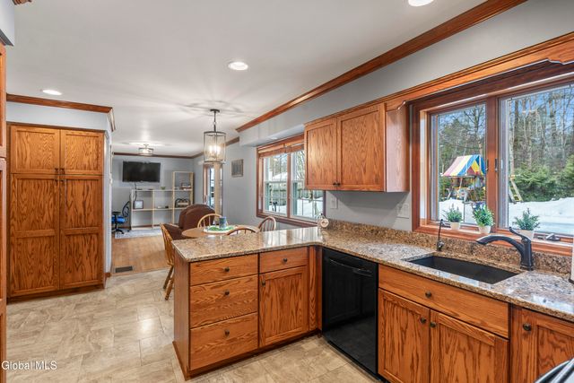 4 Queen Diana Lane, Queensbury, NY 12804