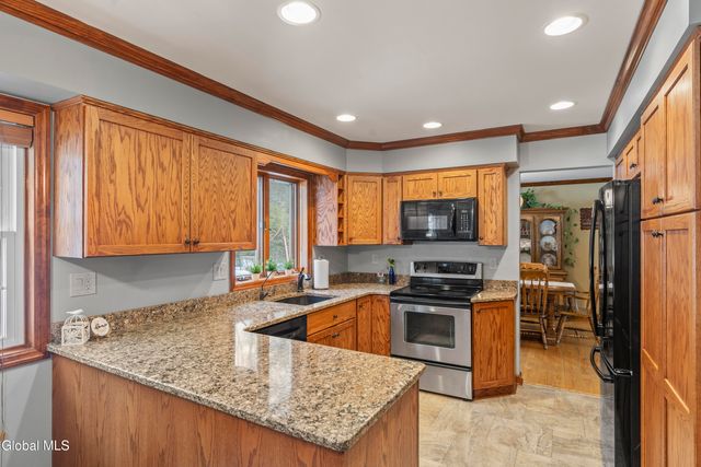 4 Queen Diana Lane, Queensbury, NY 12804