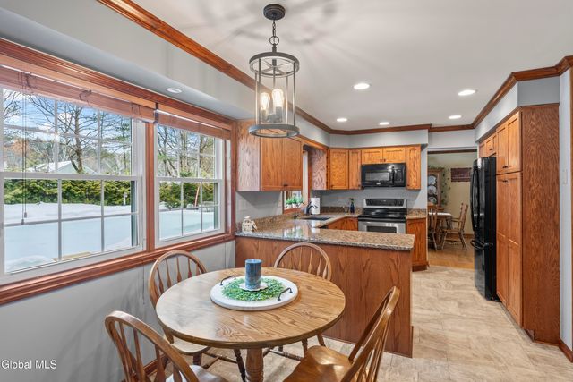 4 Queen Diana Lane, Queensbury, NY 12804