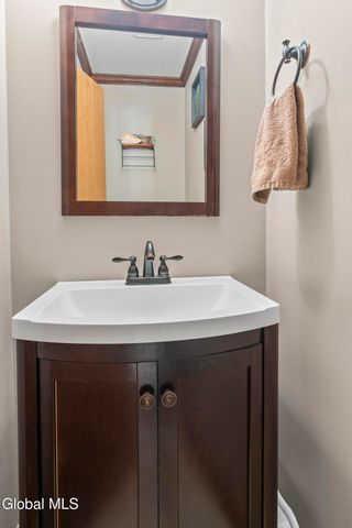 4 Queen Diana Lane, Queensbury, NY 12804