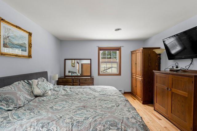 4 Queen Diana Lane, Queensbury, NY 12804