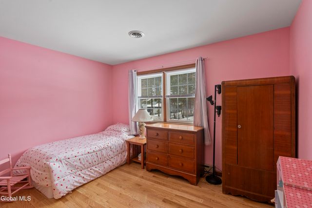 4 Queen Diana Lane, Queensbury, NY 12804