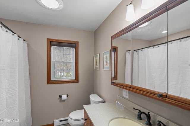 4 Queen Diana Lane, Queensbury, NY 12804