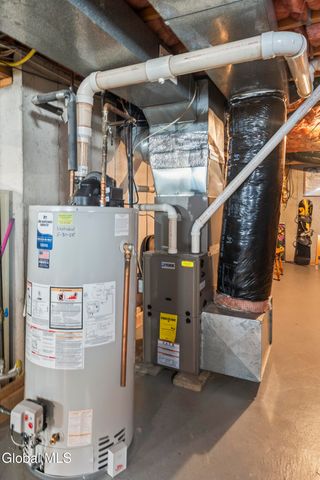 4 Queen Diana Lane, Queensbury, NY 12804