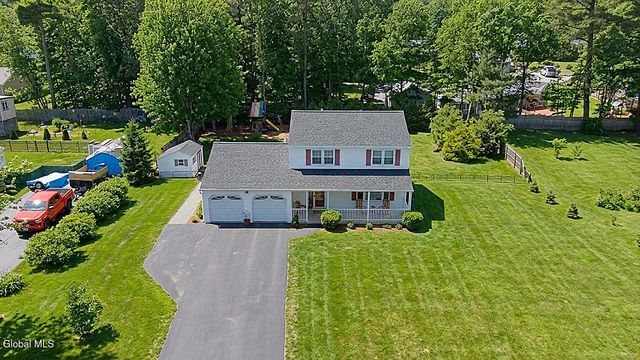4 Queen Diana Lane, Queensbury, NY 12804