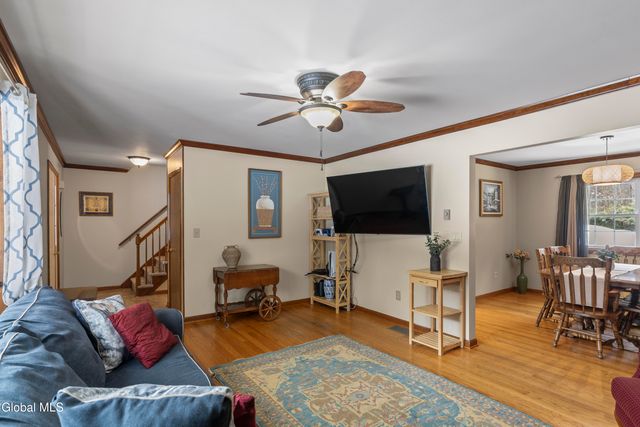 4 Queen Diana Lane, Queensbury, NY 12804