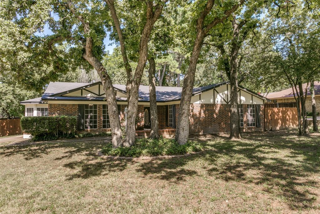 3910 Kelsey Court, Grapevine, TX 76051