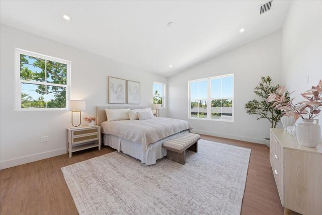 5130 DARTMOUTH AVENUE N, St Petersburg, FL 33710