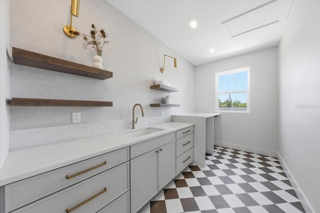 5130 DARTMOUTH AVENUE N, St Petersburg, FL 33710