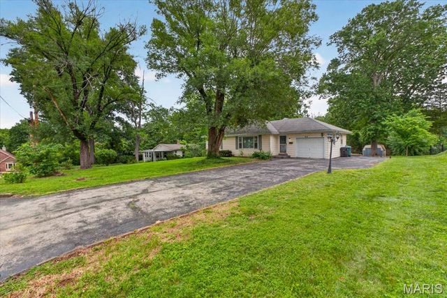 814 Arminda Avenue, Kirkwood, MO 63122