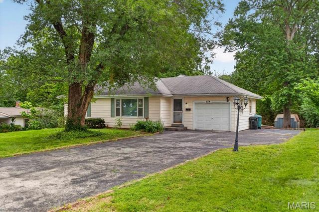 814 Arminda Avenue, Kirkwood, MO 63122