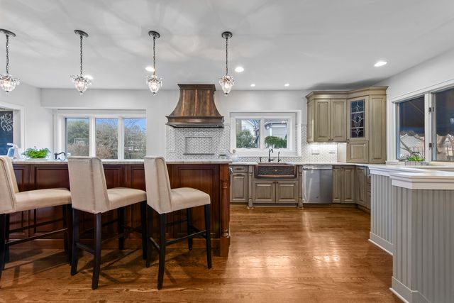 135 W Lake Street, Barrington, IL 60010