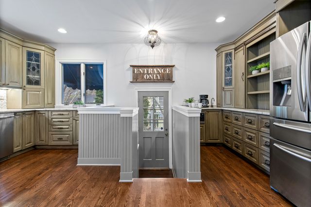 135 W Lake Street, Barrington, IL 60010