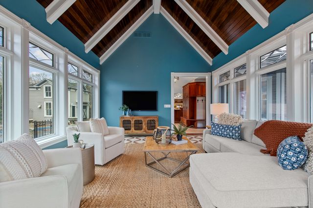 135 W Lake Street, Barrington, IL 60010