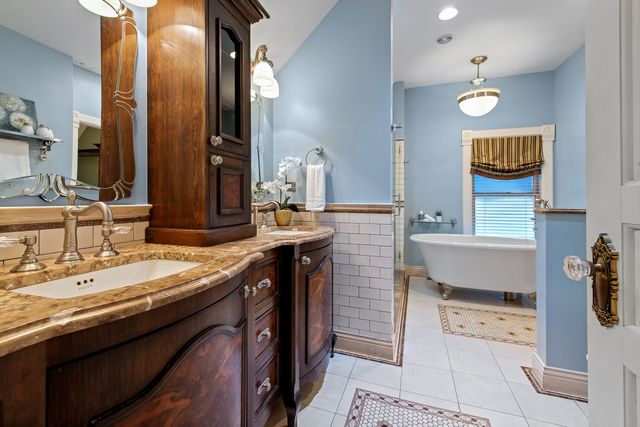 135 W Lake Street, Barrington, IL 60010