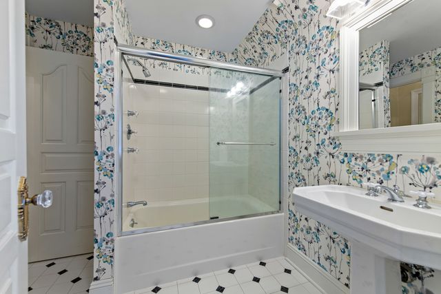 135 W Lake Street, Barrington, IL 60010