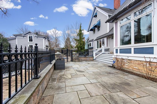 135 W Lake Street, Barrington, IL 60010