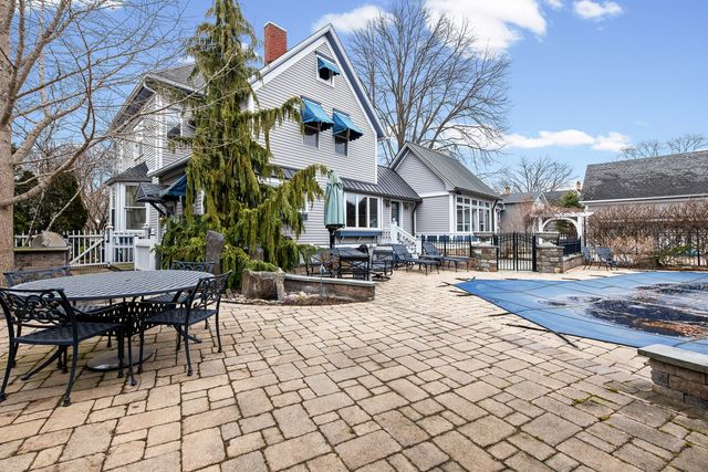 135 W Lake Street, Barrington, IL 60010