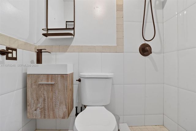 425 NE 114th St 0, Miami, FL 33161